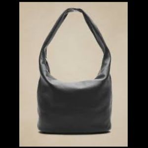 Banana Republic Slouchy Leather Tote. Black